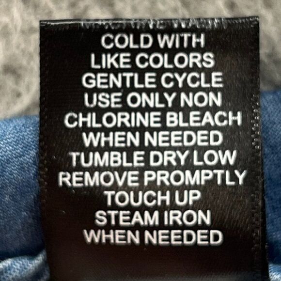 Torrid Top Chambray Taylor Medium Wash Denim Button-Down Shirt Sz 2X - Picture 11 of 13